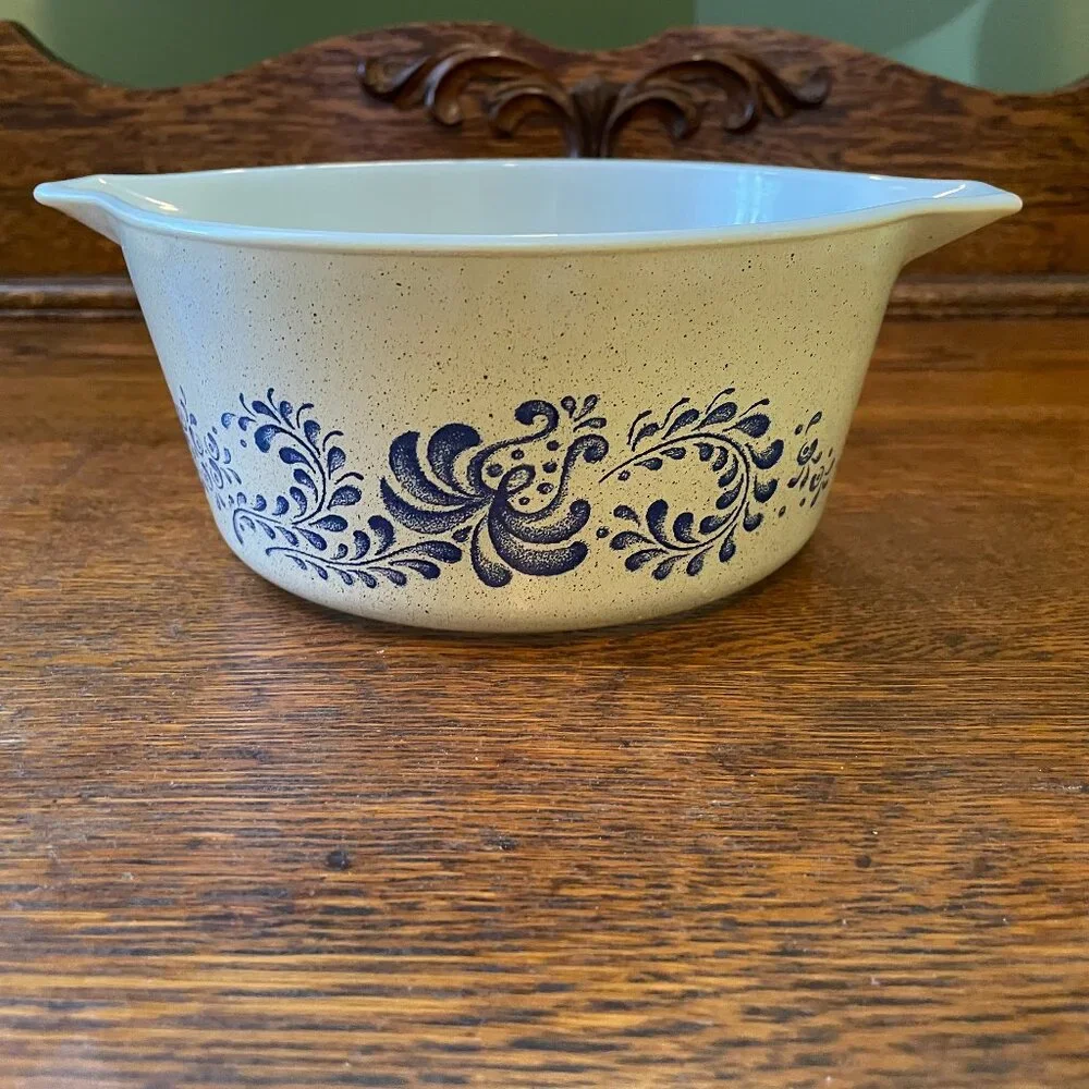 Vintage Pyrex Tan with Blue Flowers, Homestead Pattern, 473-B Casserole, No Lid